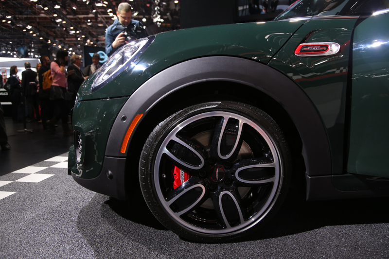Illustration for article titled The 2015 Mini John Cooper Works: 228 HP And Bonkers Looks For $30,600